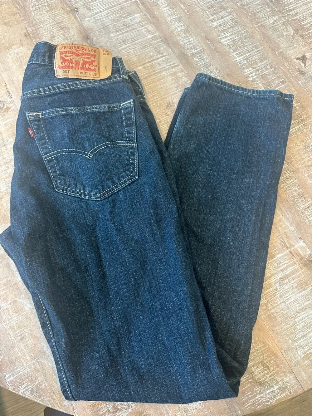 501 Levi's 31x 32 Men's Straight Fit Jeans in Dark Blue Denim